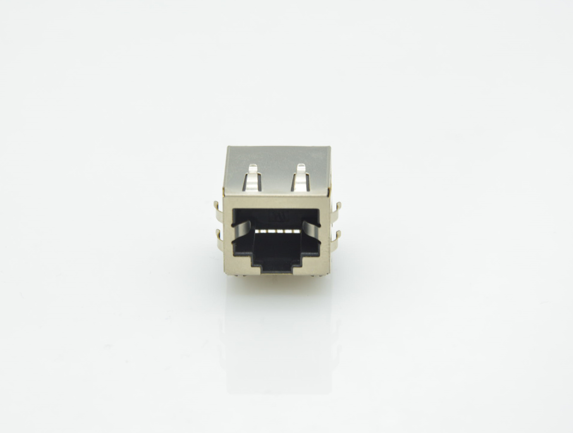 RJ45,屏蔽帶彈片，長度18.6mm